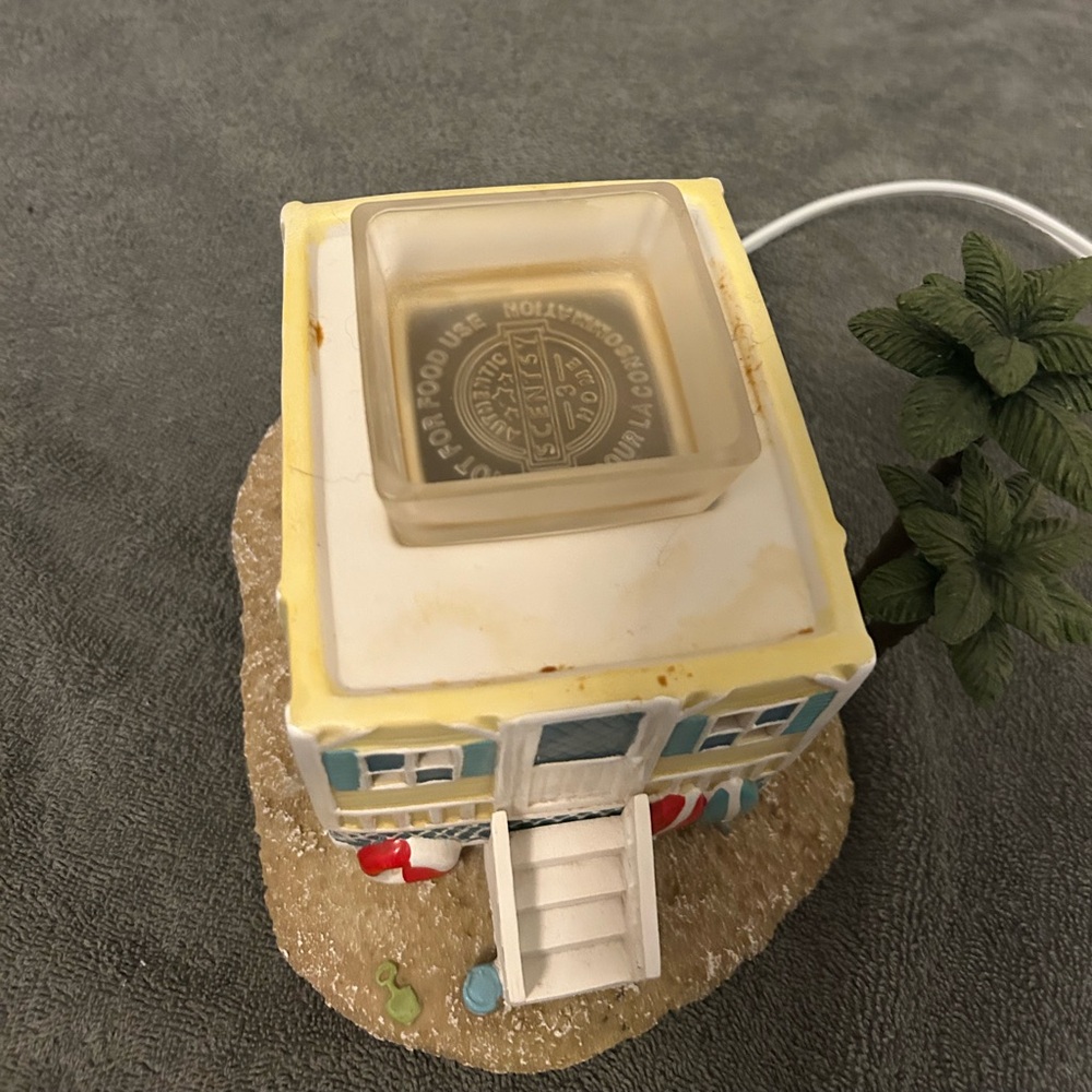 Scentsy Beach Bungalow Warmer with original box. - Picture 5 of 8